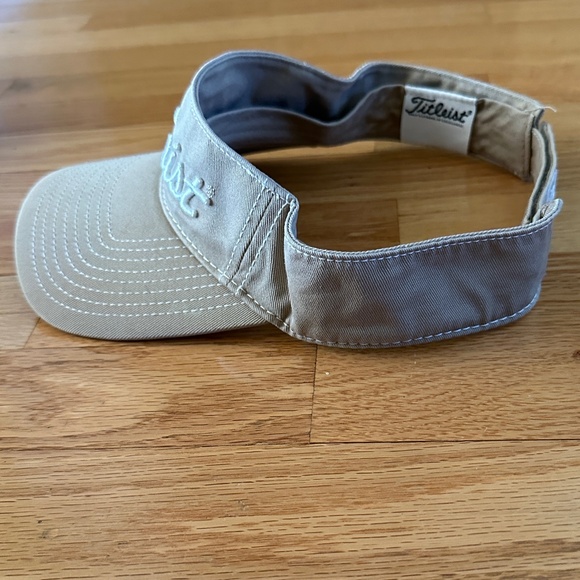 Titleist Pro V1 Golf Visor Tan White - Picture 3 of 9
